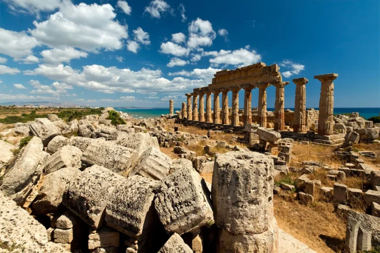Tempio antico vicino al mare