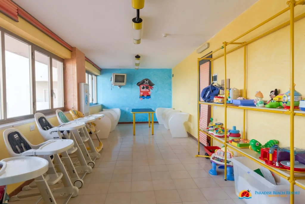 Biberoneria con seggioloni e giochi