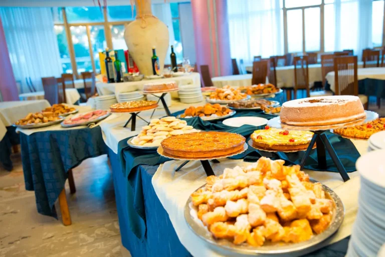 Buffet di dolci e prodotti da forno