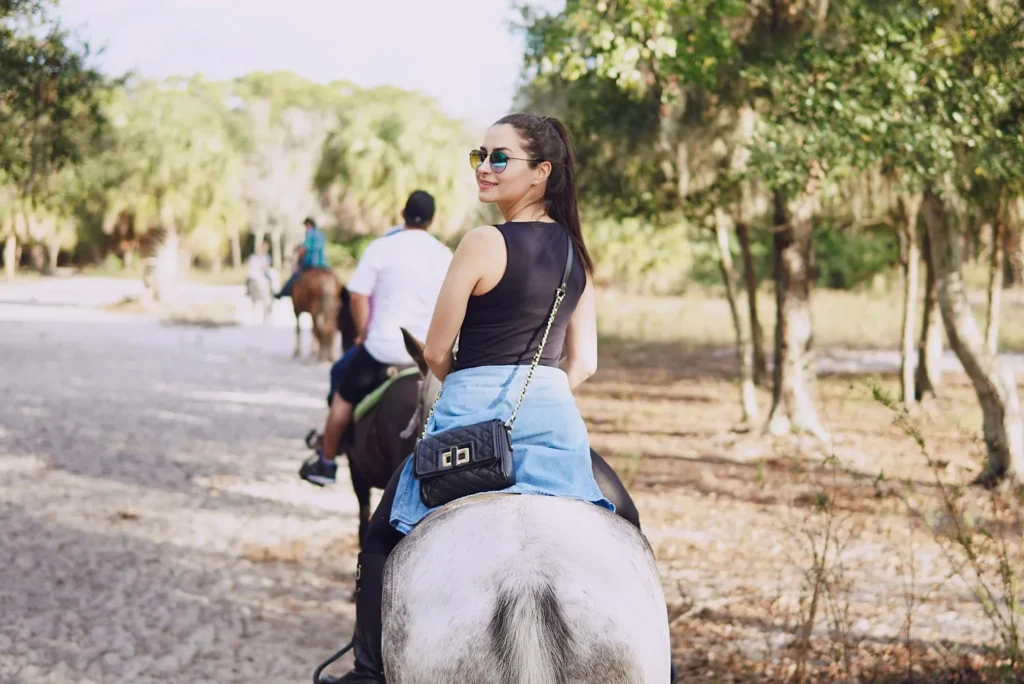 Passeggiata a cavallo nel verde